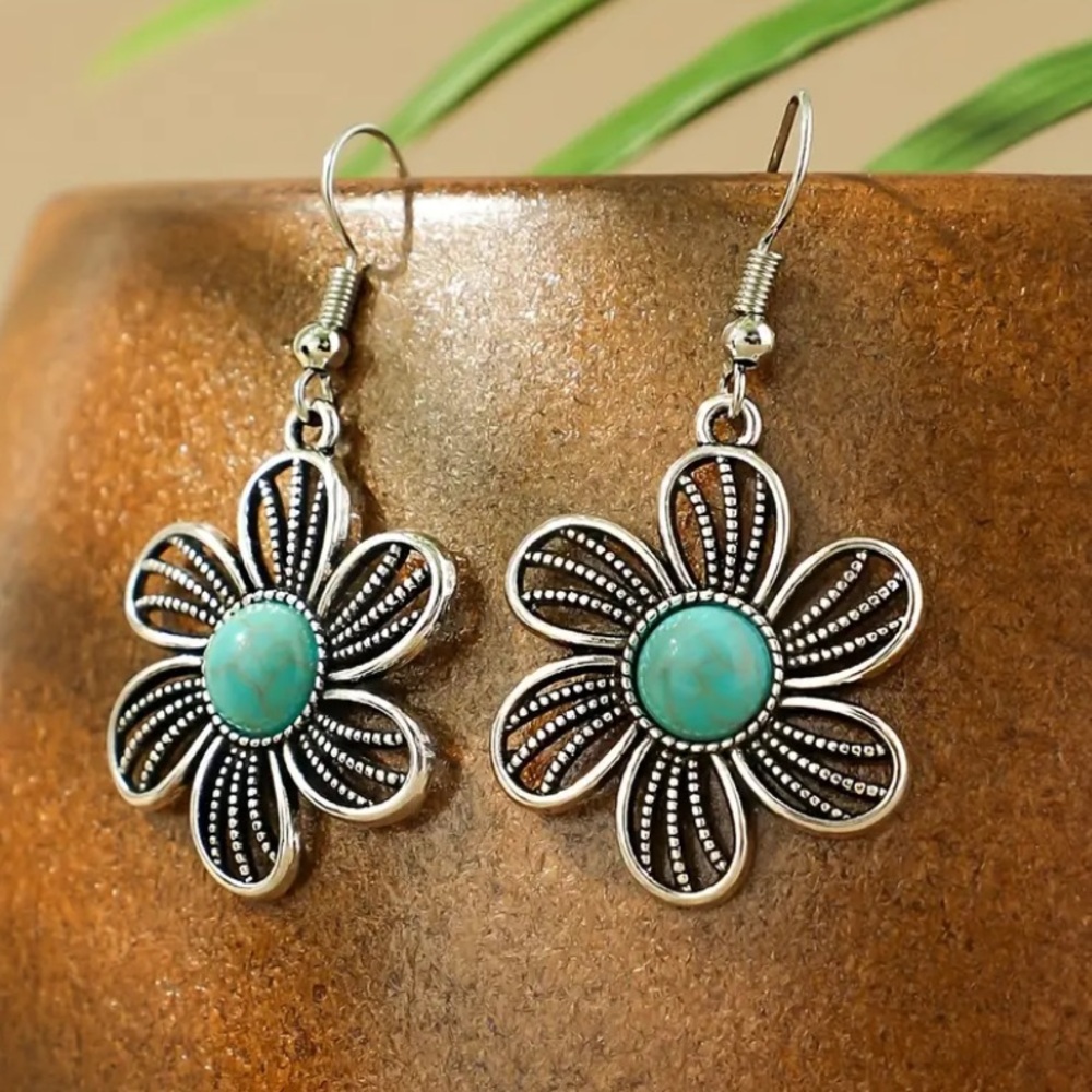 NEW The Norah dangle Earrings Flower Boho Turquoise color - Boutique